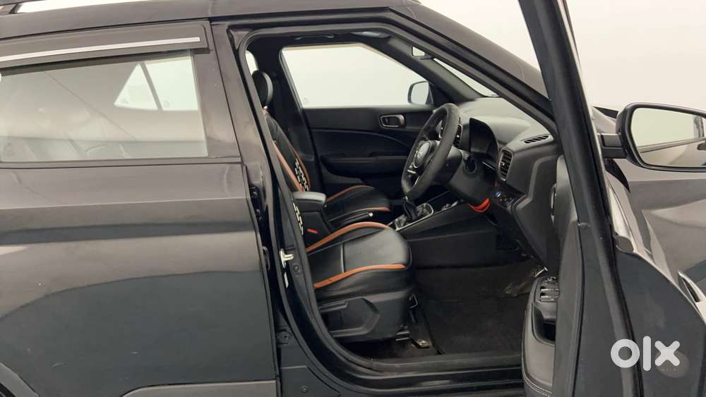 Hyundai Venue Sx Knight Edition Mt, 2023, Petrol