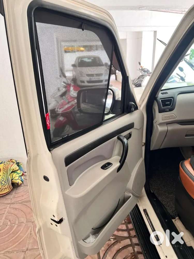 Mahindra Scorpio S6+ 2wd – Diamond White  2017  Diesel
