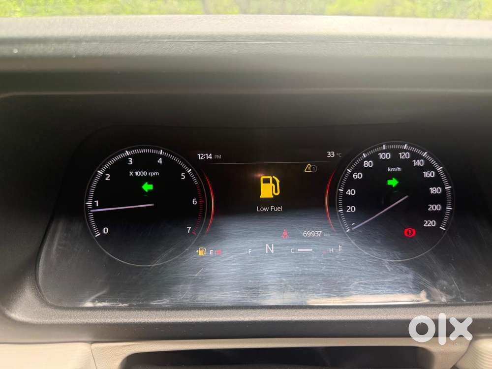 Mahindra Xuv700 2.0 Ax 3 Petrol Mt 5 Str, 2022, Petrol
