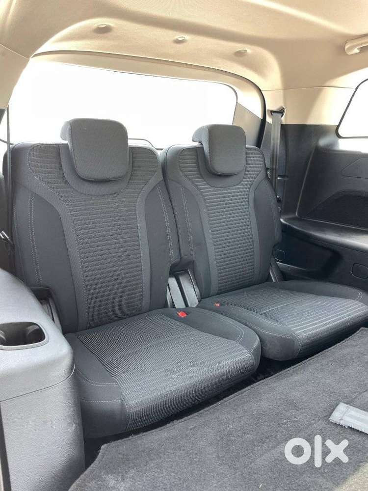 Mahindra Xuv700 2.0 Ax 5 Petrol Mt 7 Str, 2023, Petrol
