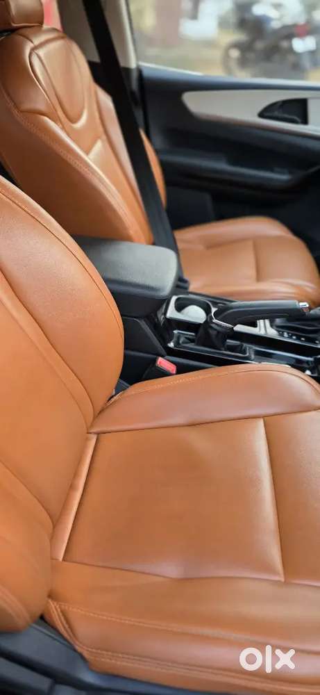 Mahindra Xuv700 2023 Petrol 18000 Km Driven