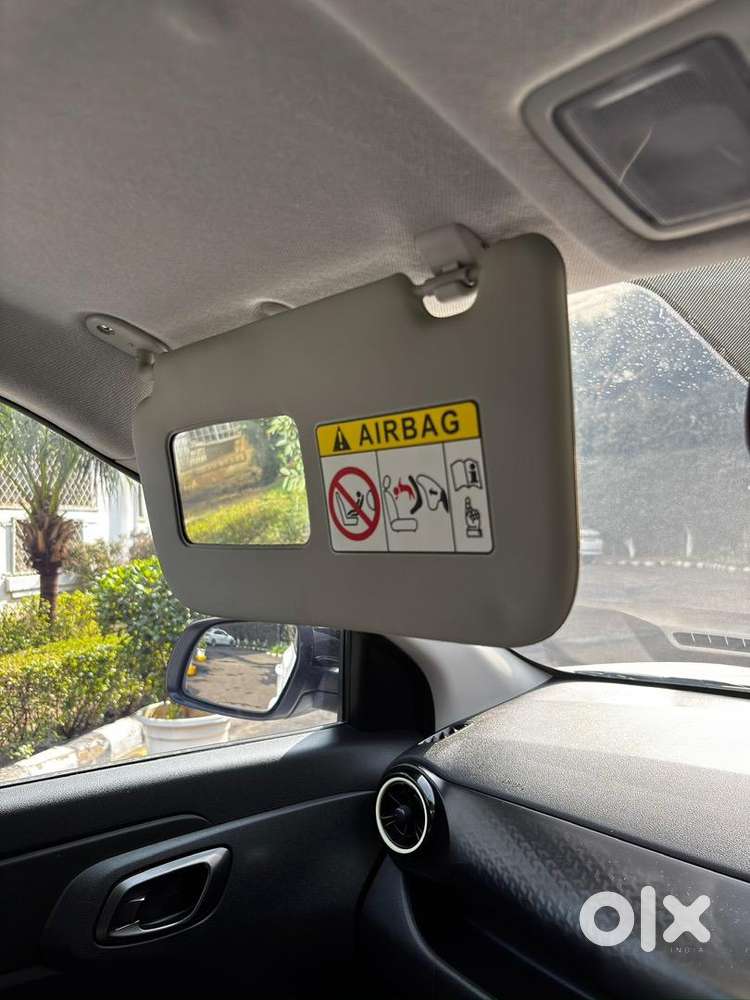 Hyundai Exter Amt Dual Tone White Sunroof  8500 Kms  Less Than 1 Yr