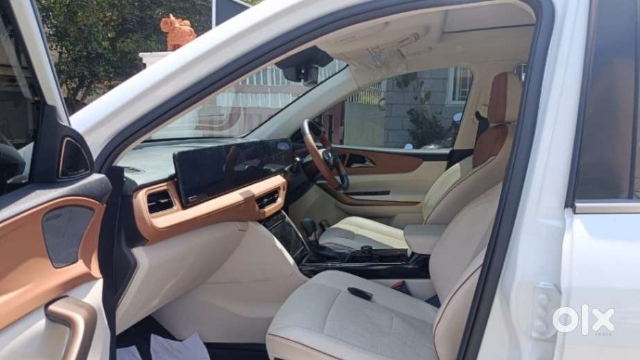 Mahindra Xuv700 2.2 Ax 7 Diesel At Str, 2025, Diesel