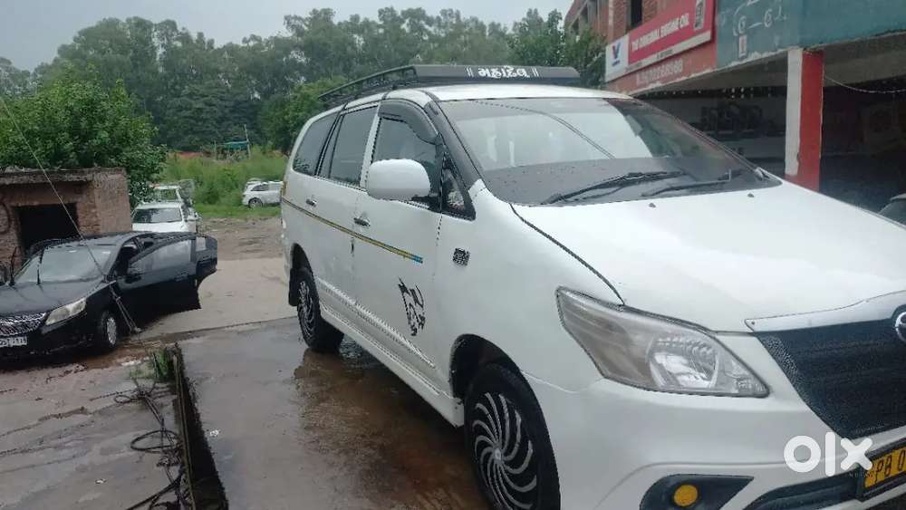 Toyota Innova 2015 Diesel 320000 Km Driven