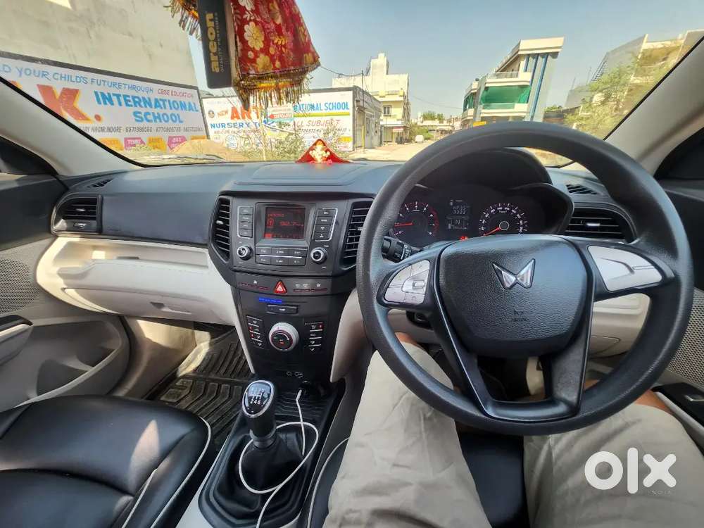 Mahindra Xuv300 2023 Petrol Well Maintained