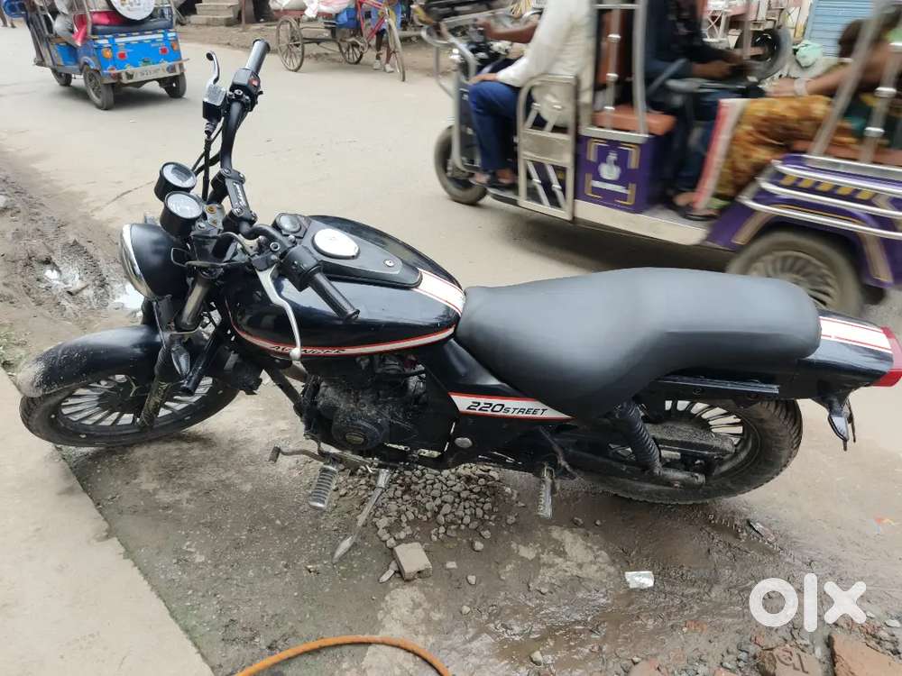 Bajaj Avenger Street 2021