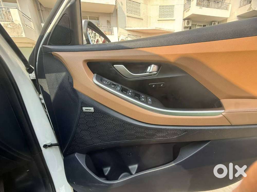 Showroom Condition Hyundai Alcazar Signature – Top Variant Petrol Auto