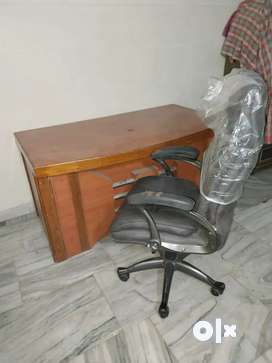 Old office best sale chair olx