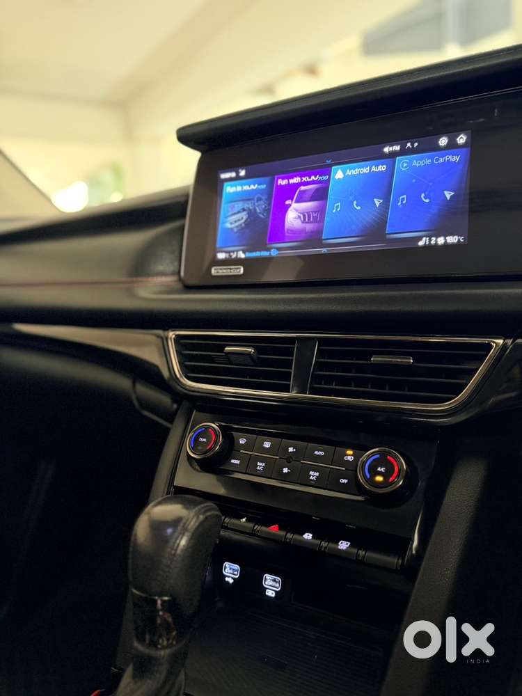 2024 Mahindra Xuv700 7 Seater Petrol Ax7l Blaze Variant