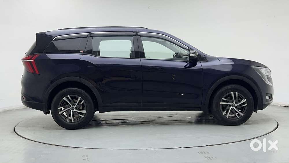 Mahindra Xuv700 2.0 Ax 5 Petrol Mt Str, 2023, Petrol