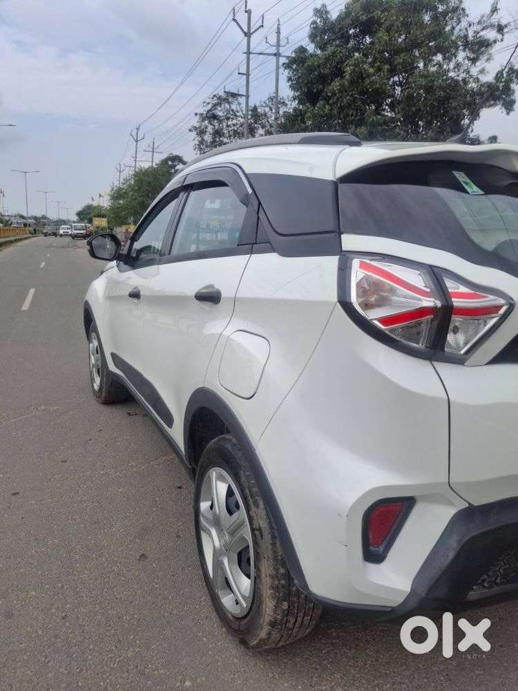 Tata Nexon 1.2 Revotron Xma Amt (s), 2022, Petrol