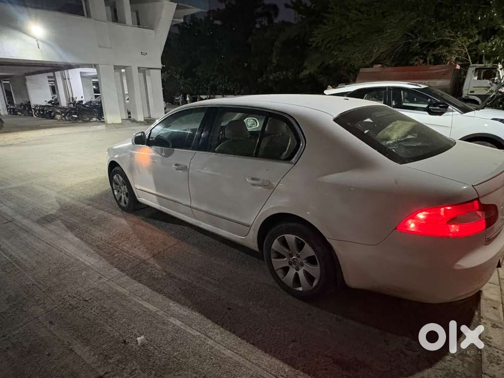 Skoda Superb Elegance 2013 Model