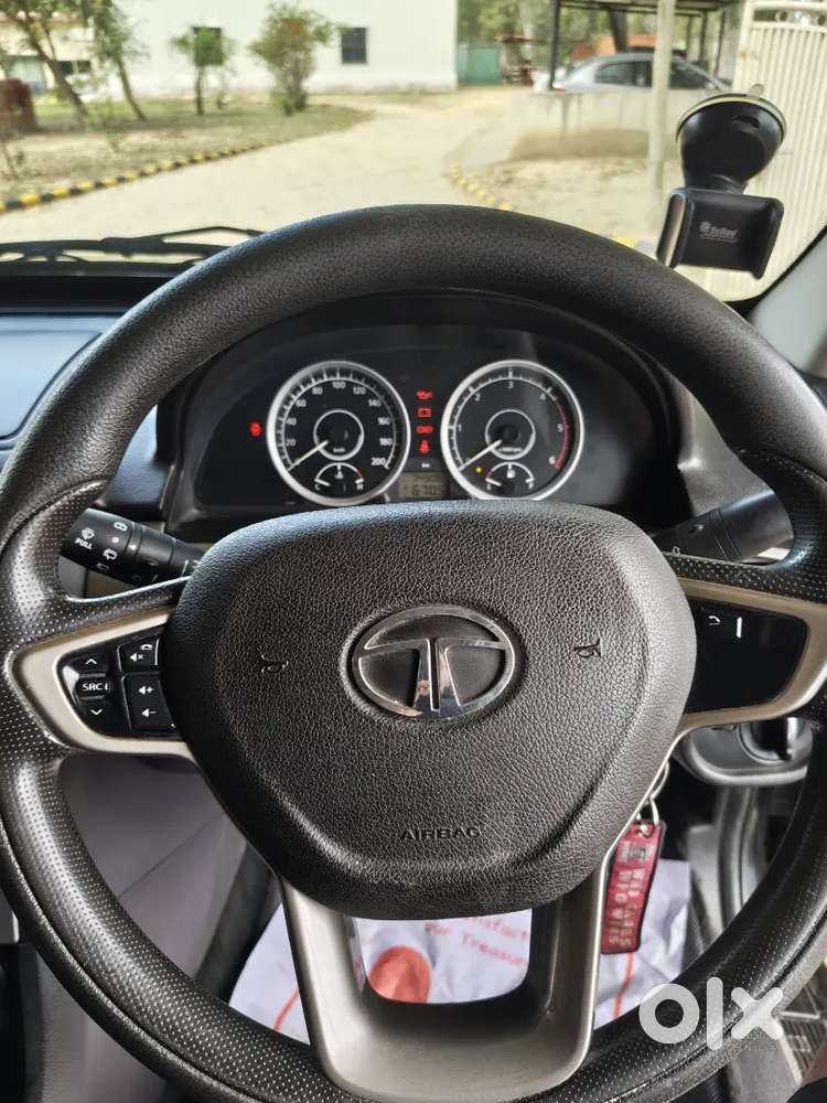 Tata Safari Storme 2015