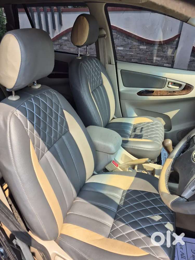 Toyota Innova 2.5 V 2013