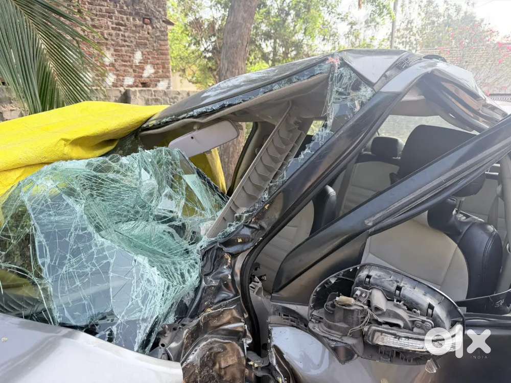 Accident Car Outdoor Damage No Inner