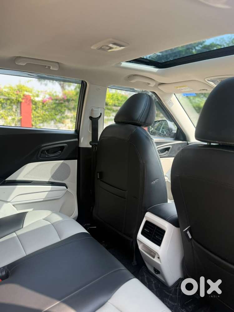 Mahindra Xuv 3xo Mx1 Pm Mt, 2025, Petrol