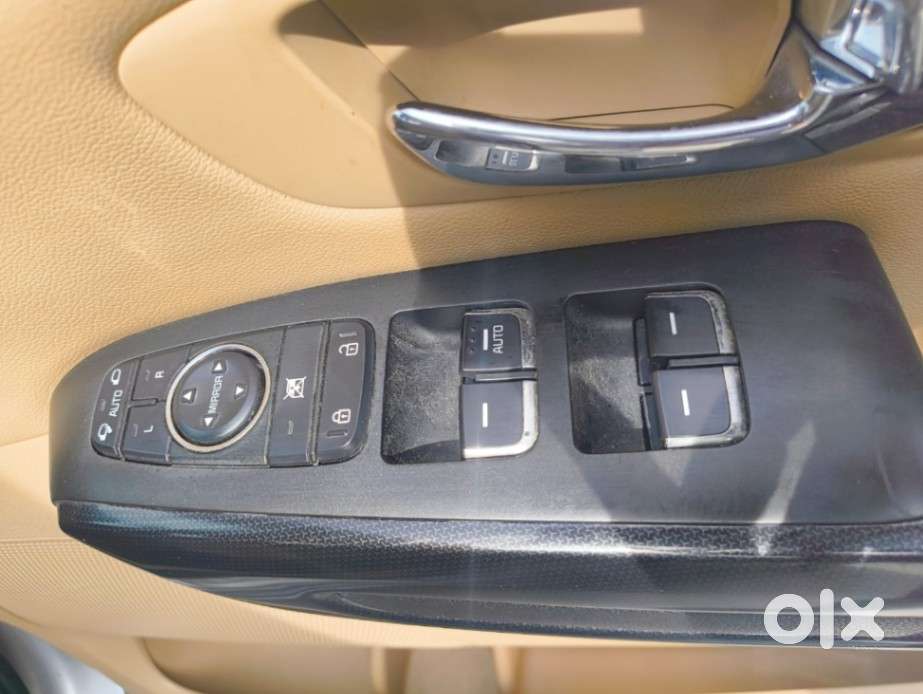 Kia Carnival Premium, 2021, Petrol
