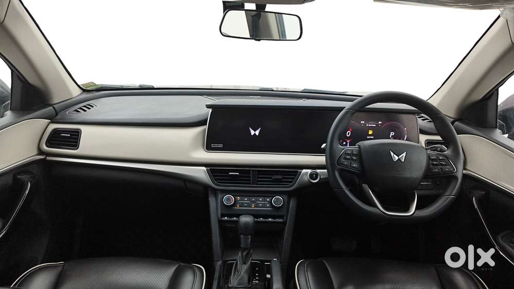Mahindra Xuv700 2.0 Ax 7 Petrol At Str, 2024, Petrol