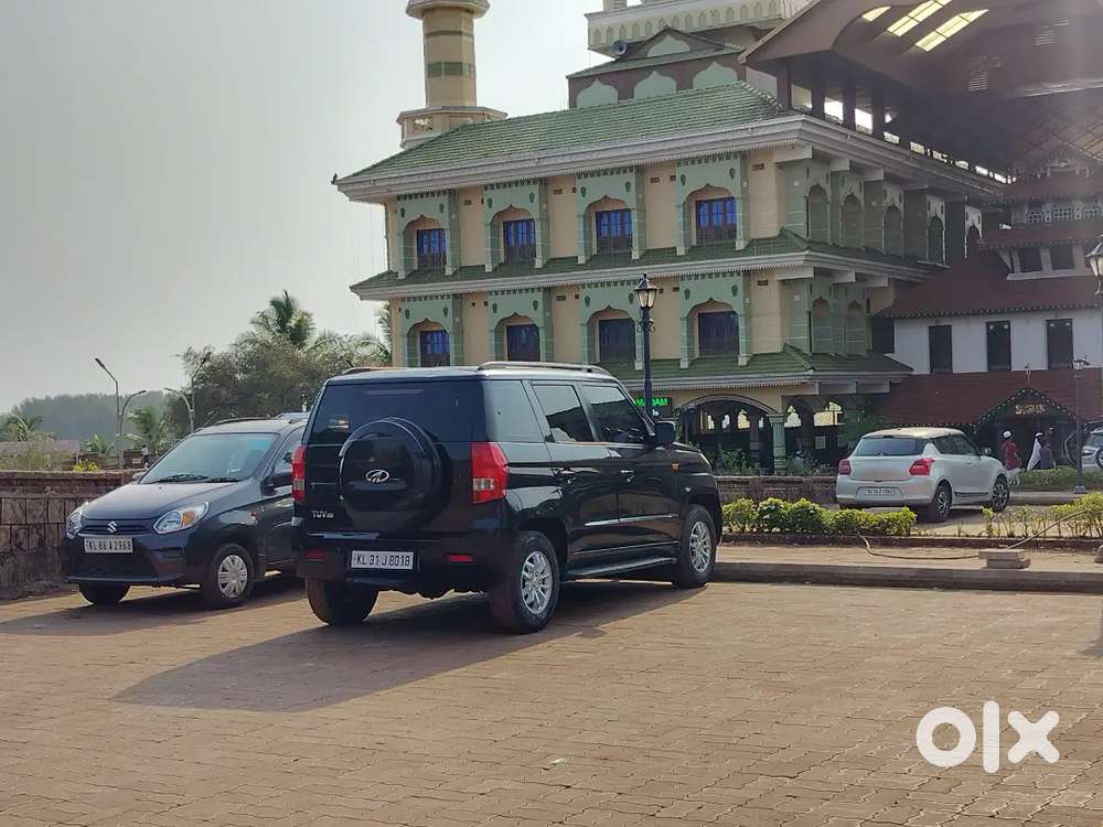Mahindra Tuv Black