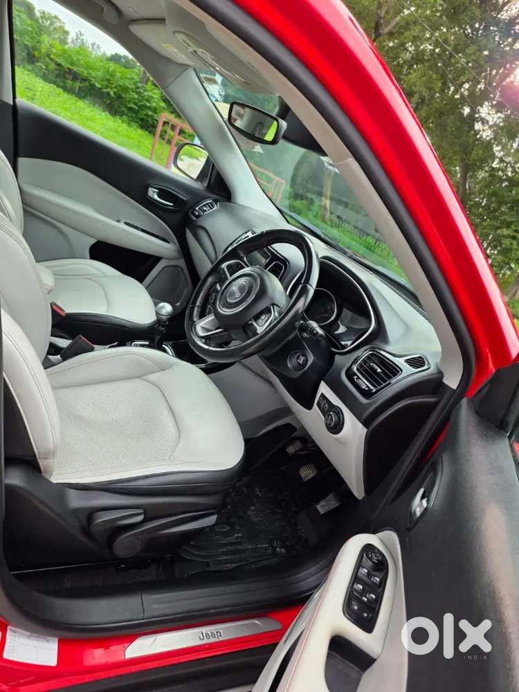 Jeep Compass 
1st Owner 
Insurance 12/02/2027 Tak
Dono Chabi