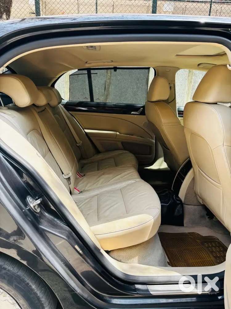 Skoda Superb 2011 Petrol 85000 Km Driven