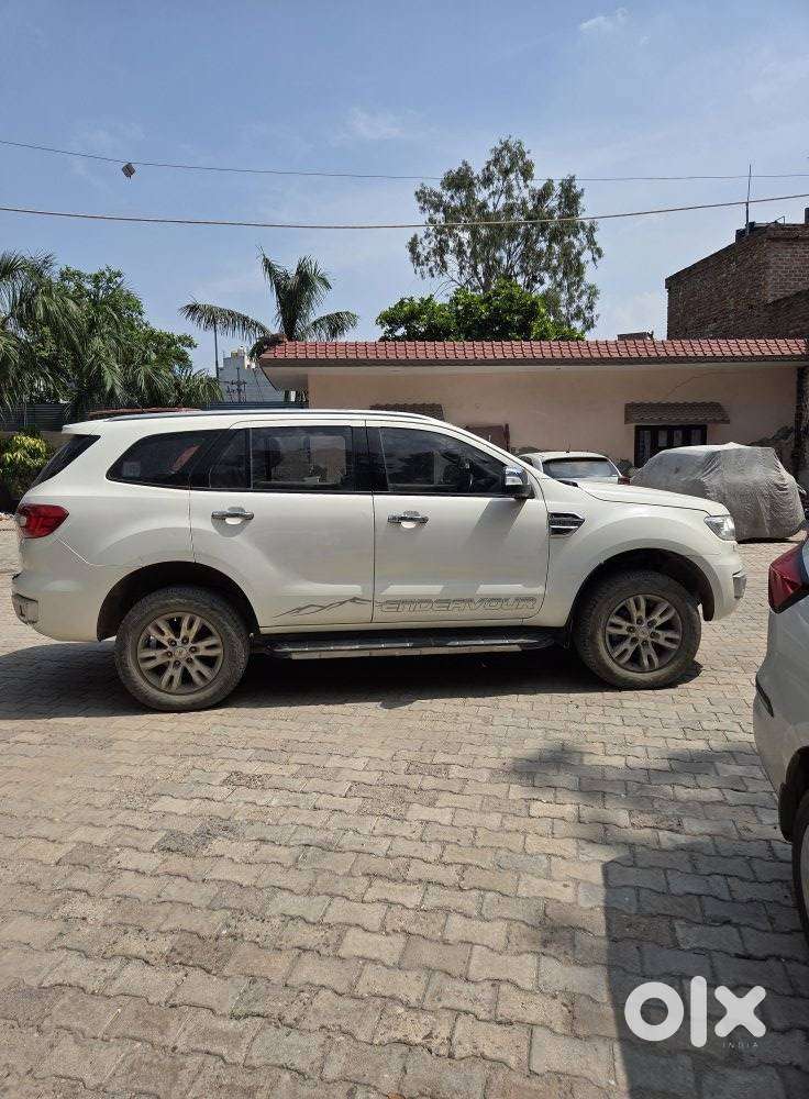 Ford Endeavour 2.2 Titanium At 4x2, 2016, Diesel