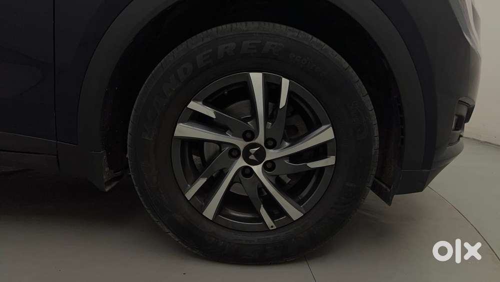 Mahindra Xuv700 2.2 Ax 5 Diesel At Str, 2024, Diesel