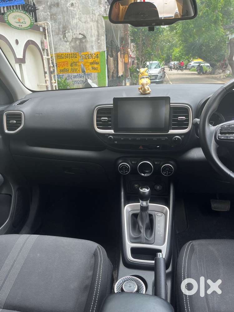 Hyundai Venue Petrol 2019 (automatic With Sun-roof)