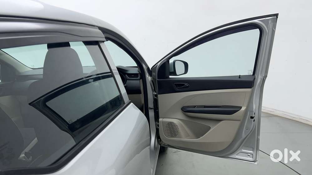 Renault Triber Rxe, 2023, Petrol