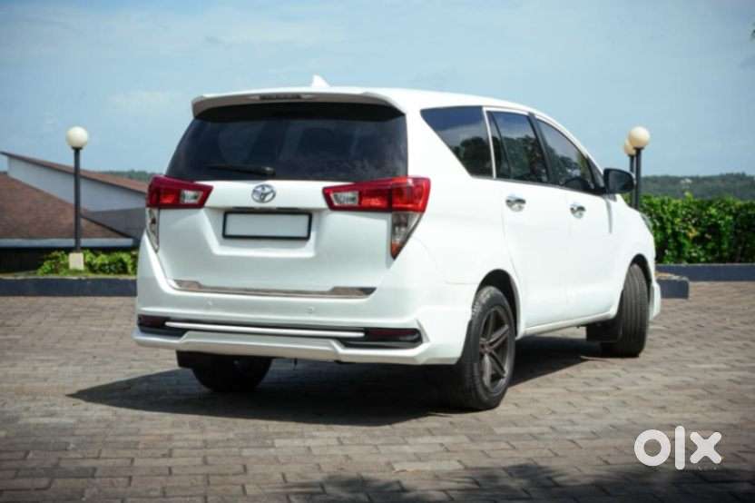 Toyota Innova Crysta 2.4 G Plus Mt 7 Str, 2019