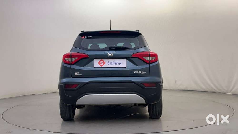 Mahindra Xuv300 W8 (o) 1.5 Diesel Amt, 2023, Diesel