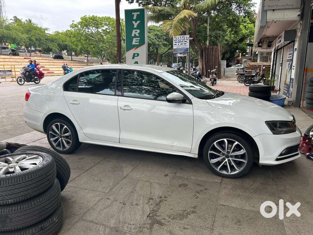 Volkswagen Jetta Petrol 2015 Facelift