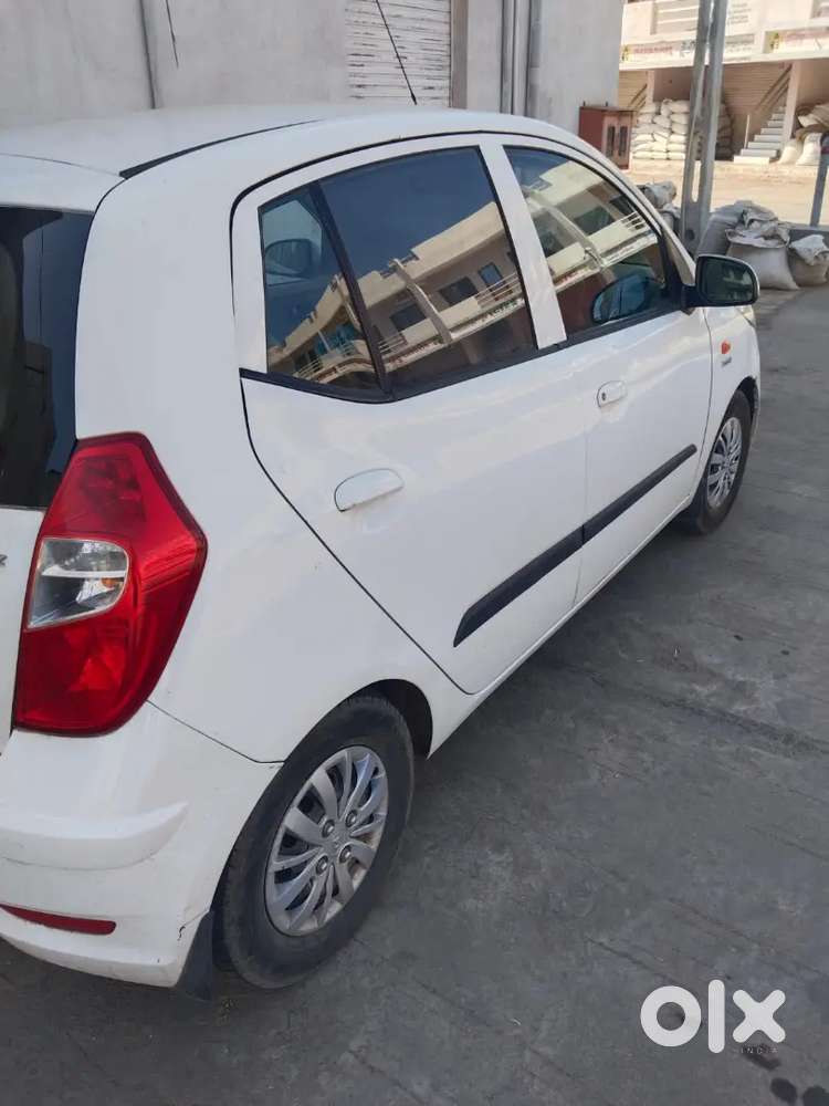 Hyundai I10 2015 Petrol+cng 90000 Km Driven
