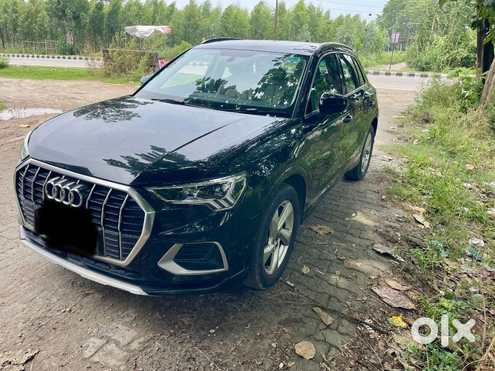 Black Audi Q3 Petrol