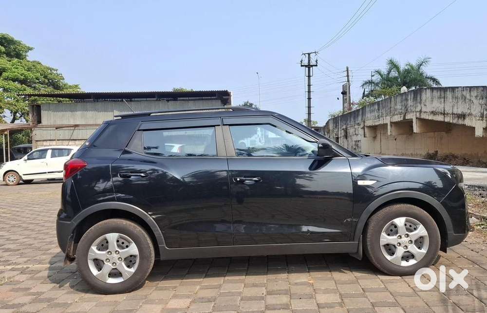 Mahindra Xuv300 2024 Petrol Well Maintained