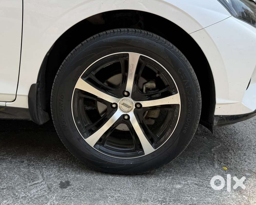 Hyundai I20 Sportz 1.2 Ivt, 2023, Petrol