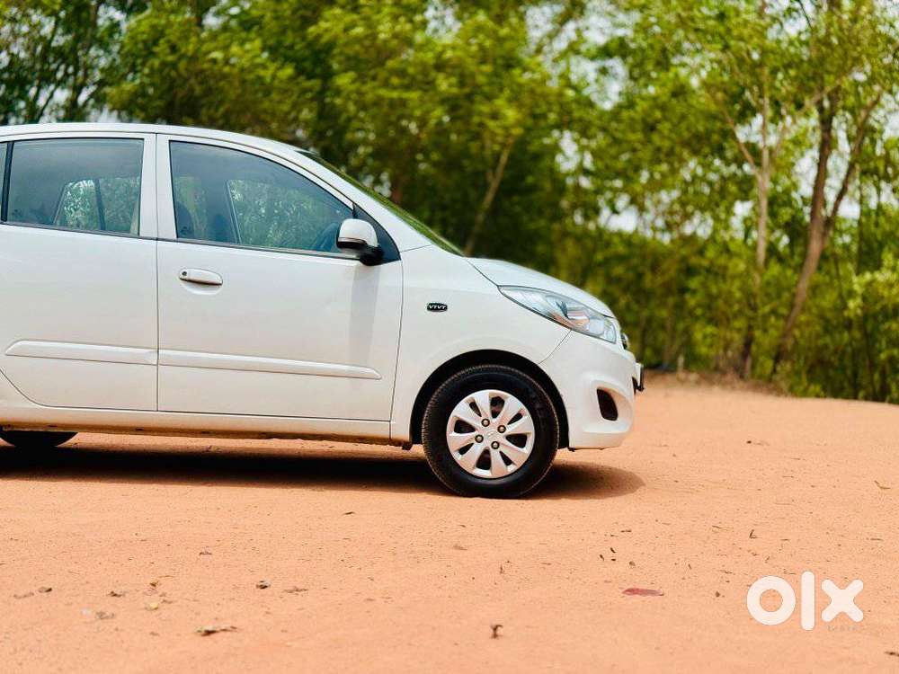 Hyundai I10 Sportz At, 2012, Petrol