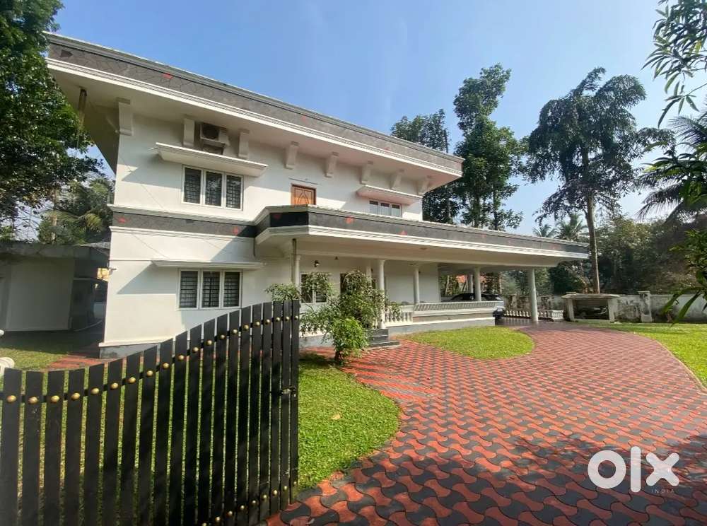 24 Cent Waterfront Luxury House for SALE at Kottayam For Sale Houses