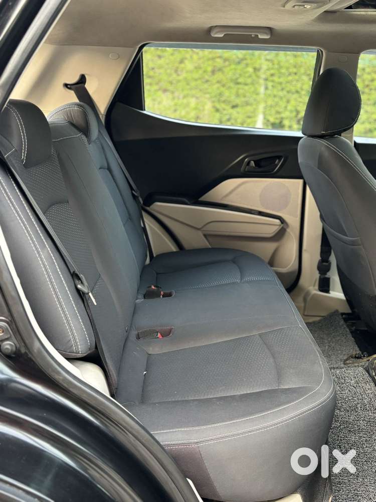 Mahindra Xuv300 W8, 2023, Petrol