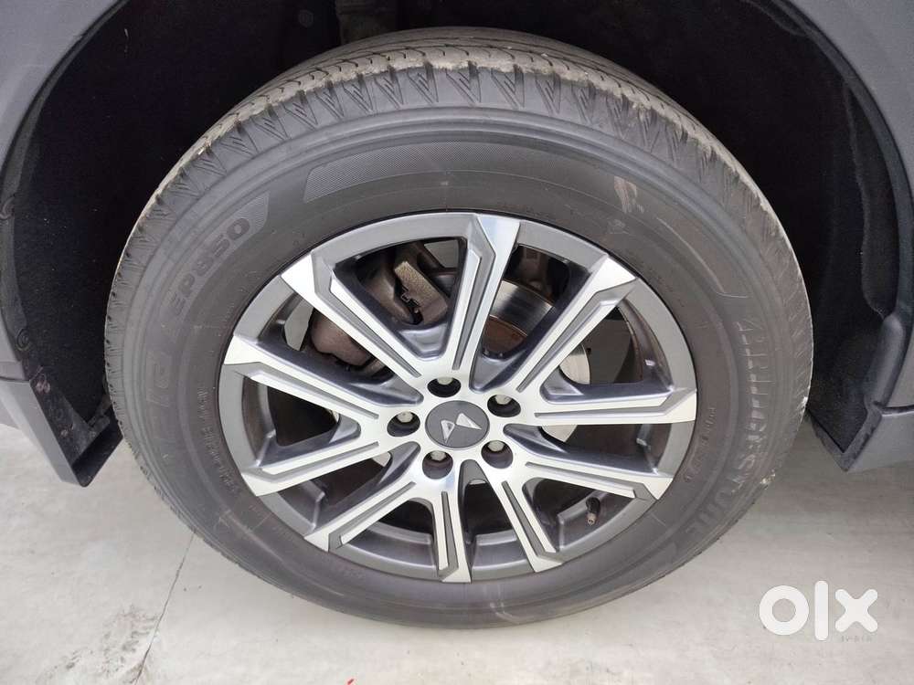 Mahindra Xuv700 2.0 Ax 7 Petrol At Str, 2023, Petrol