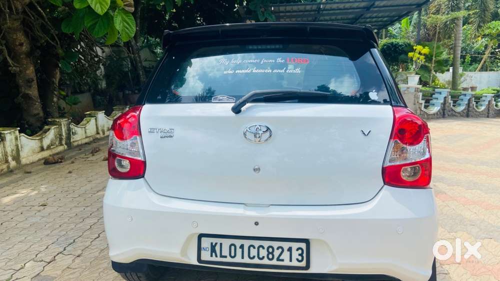 Toyota Etios Liva 2017 - Dual Tone (petrol)