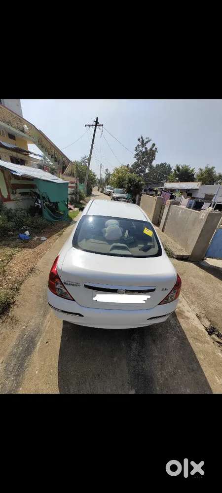 Nissan Sunny 2012
