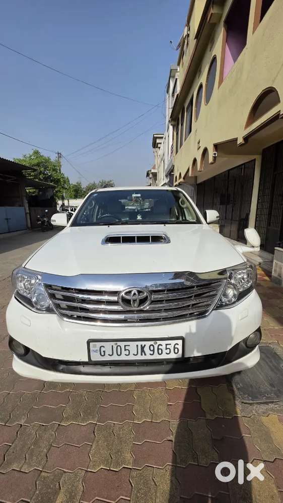 Toyota Fortuner 2015 Diesel 177000 Km Driven All New Tyres