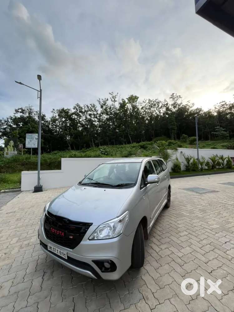 Toyota Innova 2012