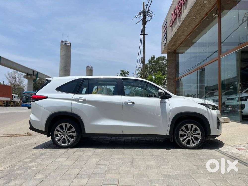 Toyota Innova Hycross 2.0 Zx (o) Hybrid 7 Str, 2023, Petrol