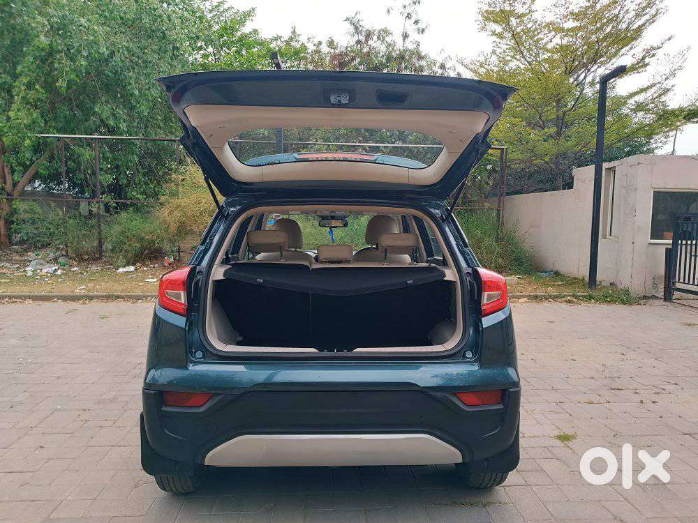 Mahindra Xuv300 1.2 W8 (o) Amt Petrol, 2022, Petrol