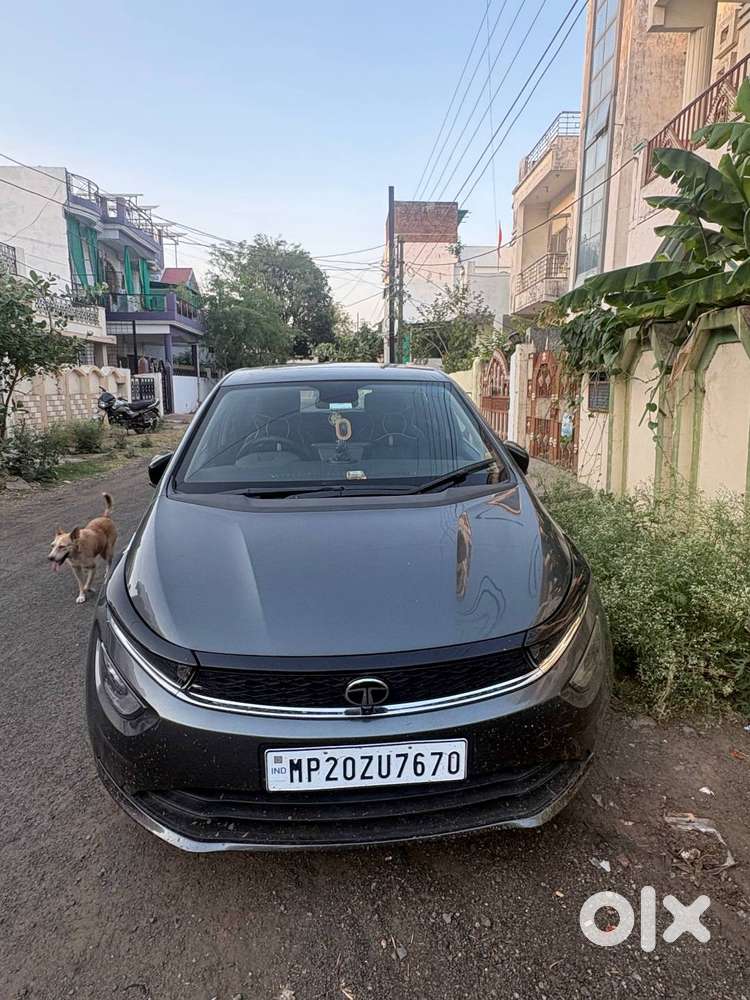 Tata Altroz 2025 Petrol 20700 Km Driven