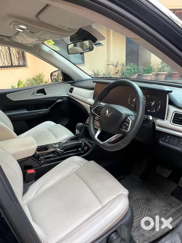 Mahindra Xuv700 2.2 Ax 7 Diesel At Str, 2023, Diesel