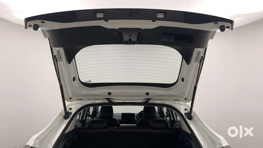 Tata Curvv Creative 1.2 Revotron Petrol 6mt, 2025, Petrol