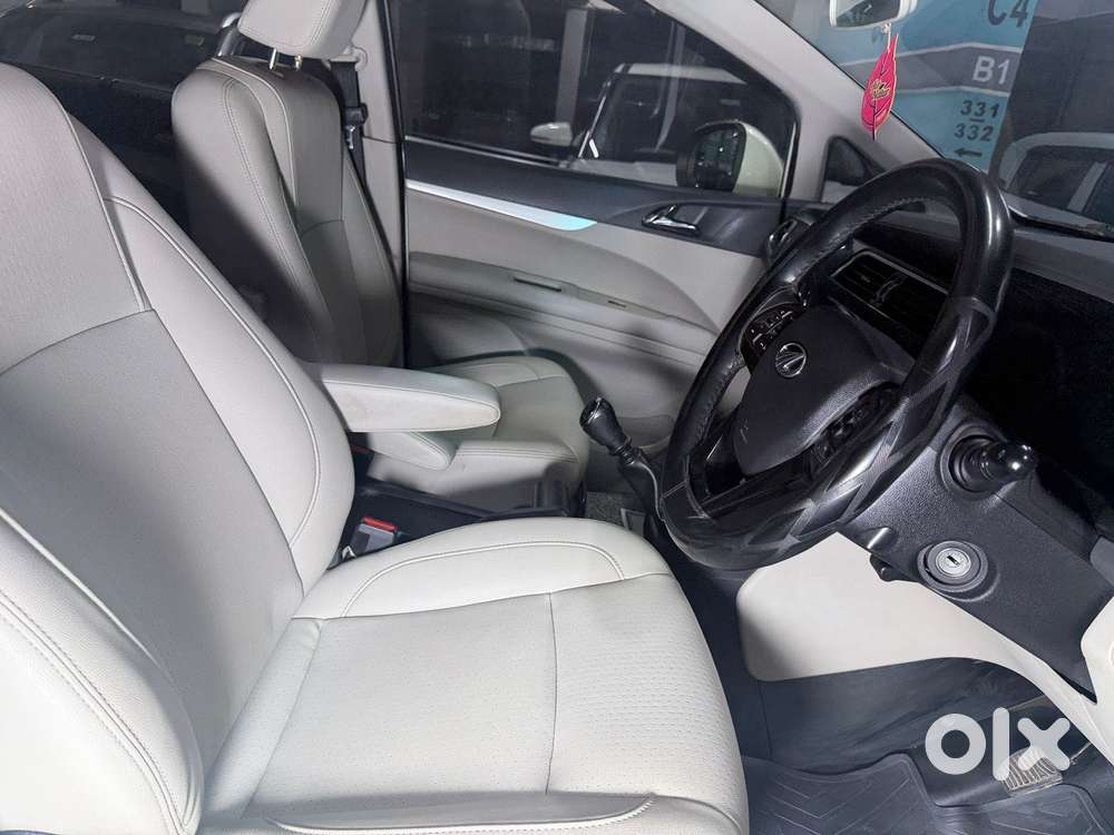 Mahindra Marazzo M8, 2018, Diesel
